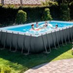 Intex 26368NP – Aufstellpool Ultra XTR Frame Rechteckig, Filterpumpe 7900 L/h, Leiter, mit Deluxe-Zubehörset, 31805 L, Stahl und PVC, Grau, 732x366x132 cm