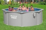 Bestway® Hydrium™ Stahlwandpool Ø 305 x 122 cm, rund Granitgrau – Komplett-Set mit Sandfilteranlage 3.596 l/h, Skimmer, Leiter, Abdeckplane, ChemConnect, 7.630 L Aufstellpool